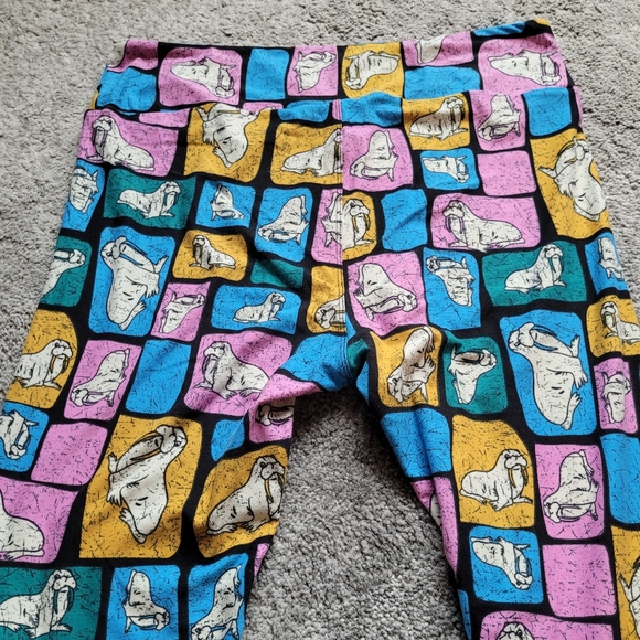 LuLaRoe Tall & Curvy Walrus Leggings Excellent! - Picture 3 of 6